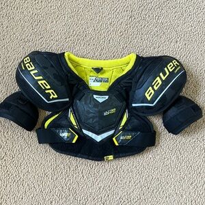 Youth Bauer ultra sonic medium hockey shoulder pads